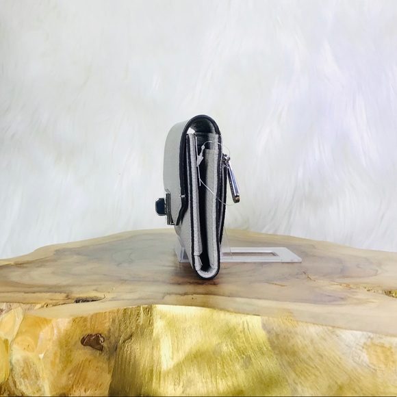 Michael Kors Cassie Large Trifold Wallet - Picture 3 of 8